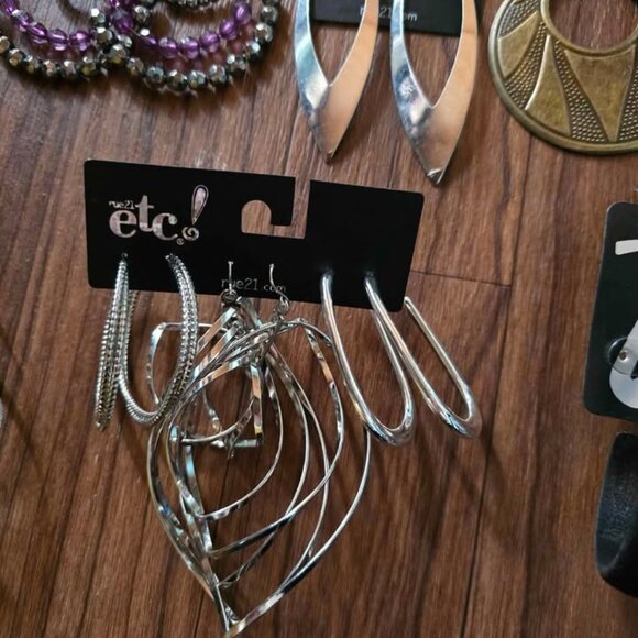 Statement and Dangling Earring Bundle of DEB, Rue21, Maurices, Minicci, Vanity - Picture 8 of 11